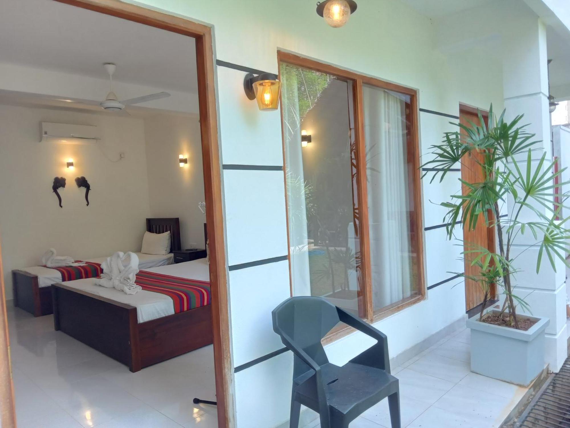 White Rose Safari Home Stay Udawalawe Buitenkant foto